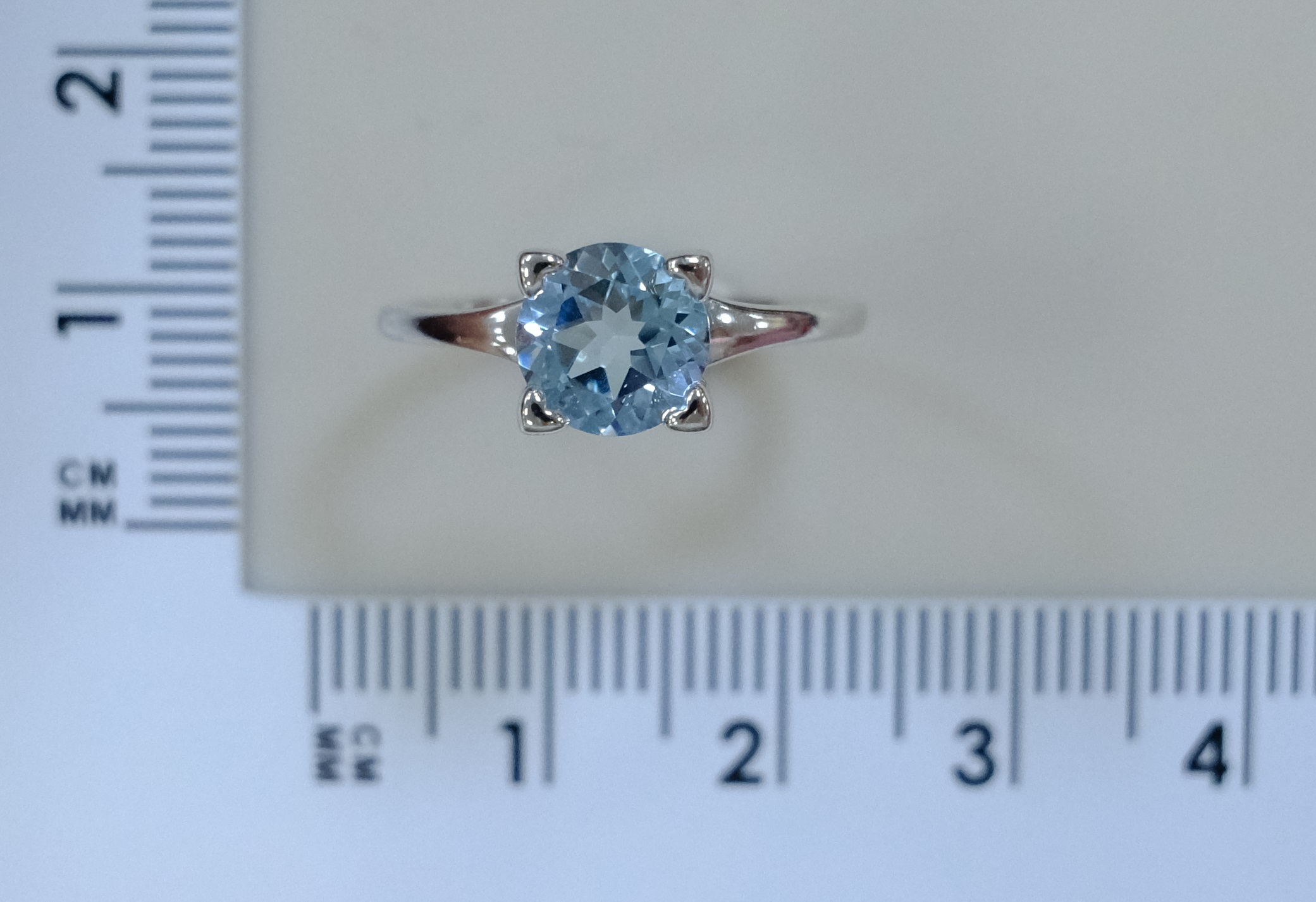 Серебряное кольцо с топазом Скай